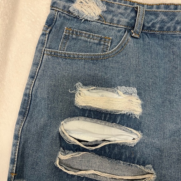 Shein Light Wash Raw Hem Ripped Shorts - Picture 3 of 5